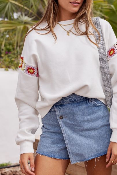 Witte sweater met multikleur crochet 