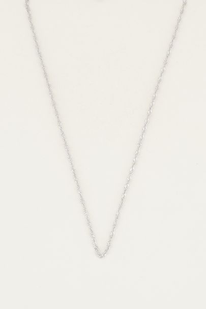 Single twisted necklace