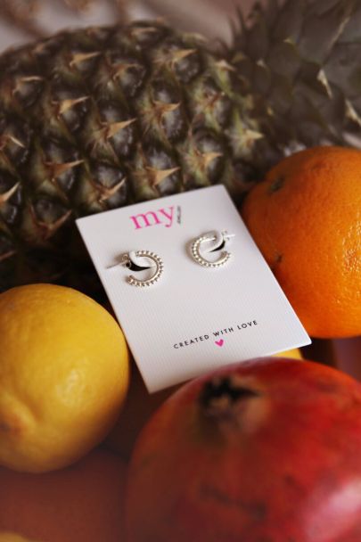 Petites boucles d’oreilles avec boules