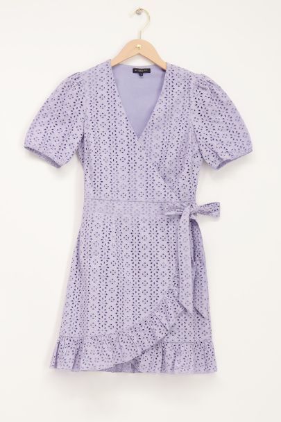 Robe portefeuille lilas en broderie 