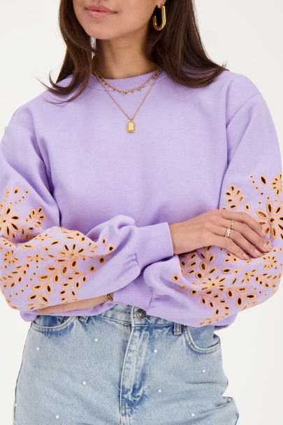 Lila sweater met embroidery mouwen