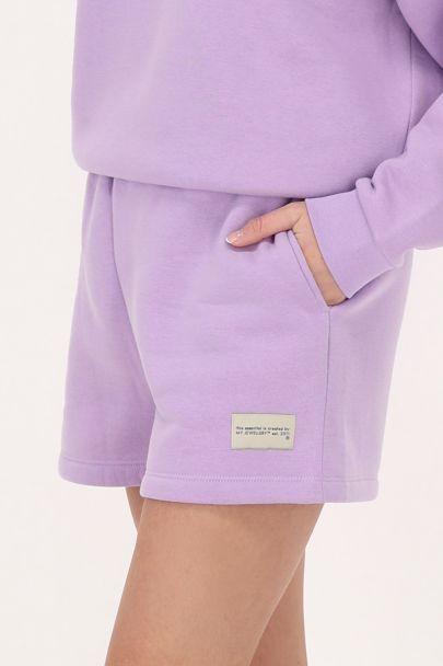 Short lilas avec écusson