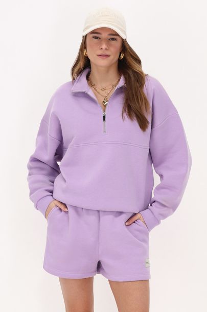 Short lilas avec écusson