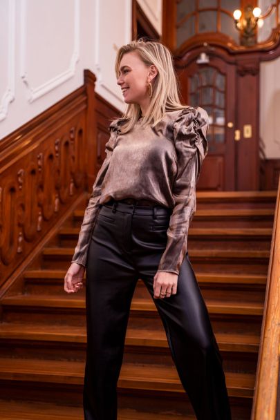 Metallic top met pofmouwen 