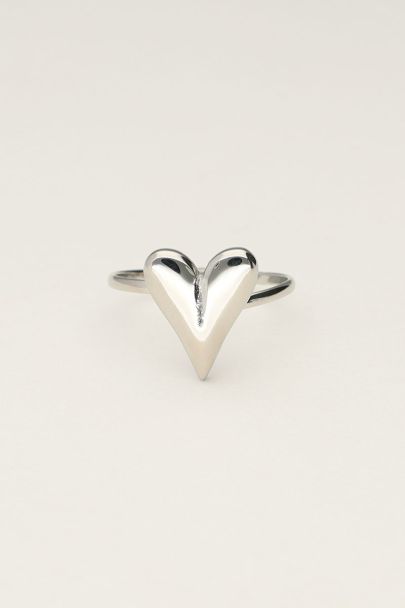 Minimalist ring with statement heart  |  My Jewellery