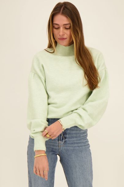 Mintgrüner Pullover mit weiten Plissee-Ärmeln
