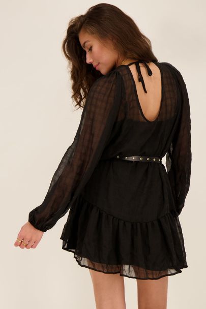 Zwarte wijdvallende jurk met ruffles