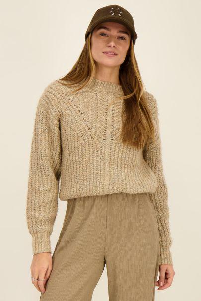 Pull taupe en maille ajourée