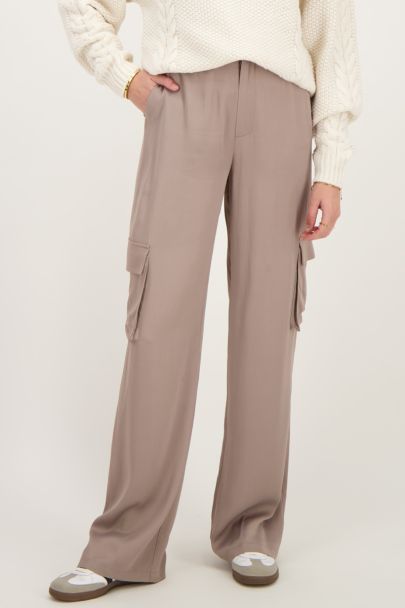 Pantalon cargo ample taupe à effet satin