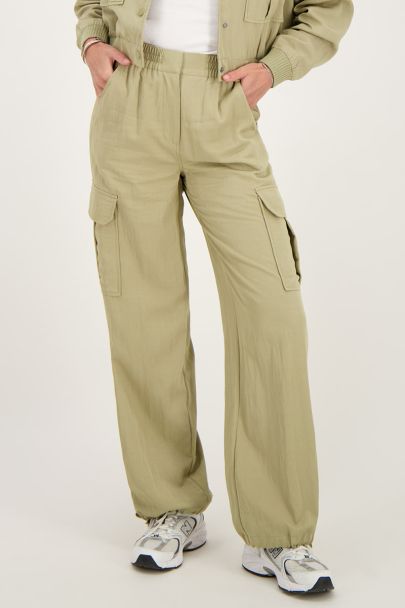 Pantalon cargo vert avec taille élastique