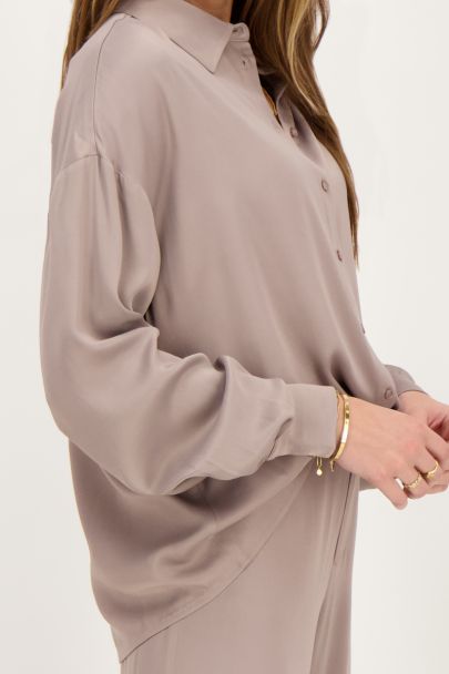 Taupefarbene Oversized-Bluse im Satin-Look