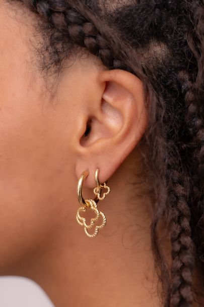 Hoop earrings with small clover