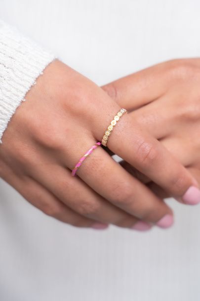Twisted ring with pink