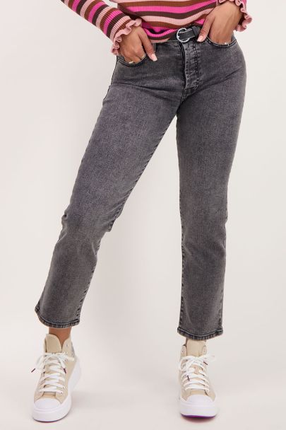 Graue Jeans mit gerader Passform