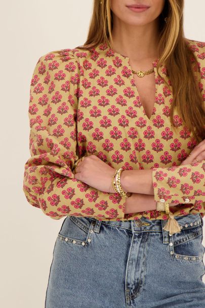 Multicoloured floral top with puff sleeves