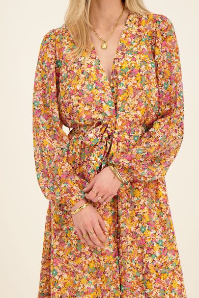 Robe longue colorée et fleurie