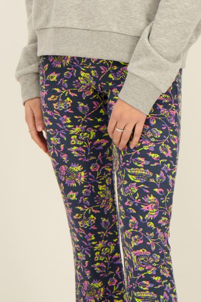 Donkerblauwe flared broek met paisley print