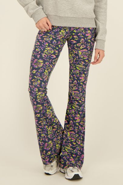 Donkerblauwe flared broek met paisley print