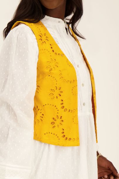 Ochre yellow gilet with floral crochet
