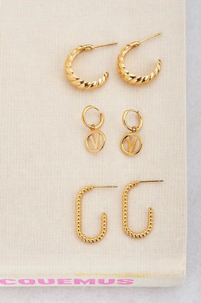 Boucles d’oreilles créoles rondes avec initiale