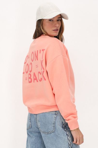 Orangefarbener Pullover "Don't look back"