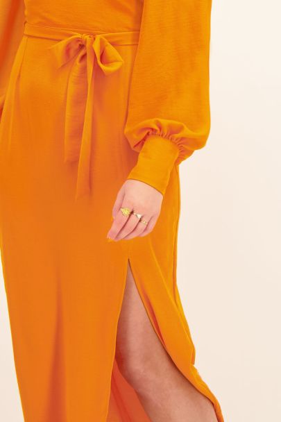 Oranje midi jurk met split & ceintuur