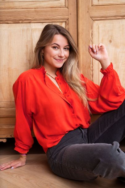 Oranje blouse met wijdvallende mouwen