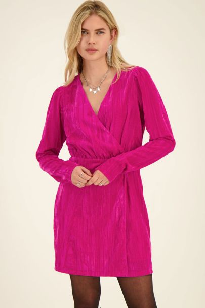 Roze velvet jurk met V-hals