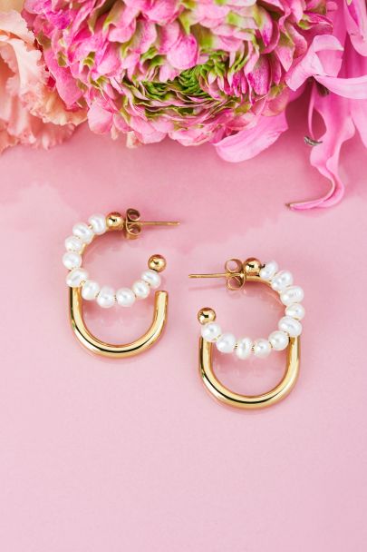 Oval drop earrings with pearls
