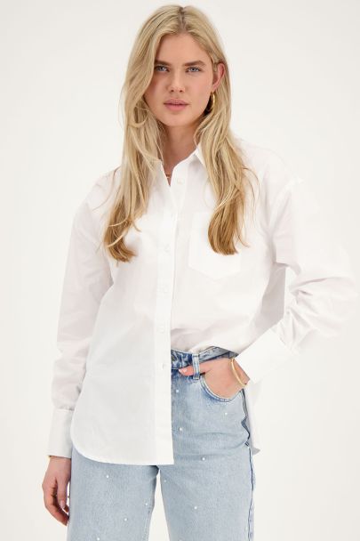 Weiße Oversize-Bluse mit Brusttasche