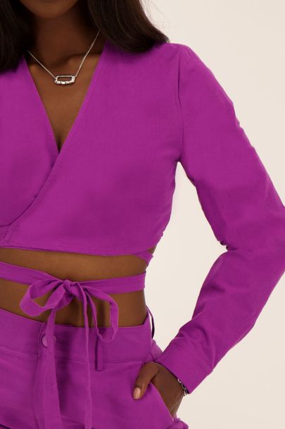 Paarse wikkeltop linnen look