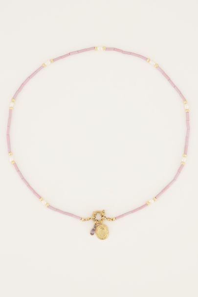 Paarse kralen ketting met slotje en bedels