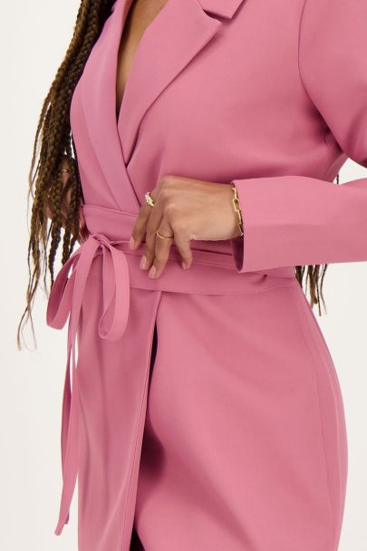 Robe blazer rose avec ceinture