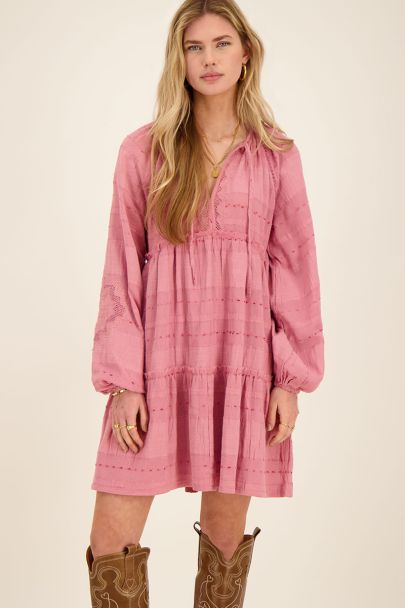 Roze jurk met embroidery mouwen