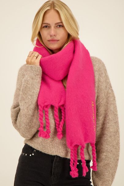 Roze sjaal met franjes