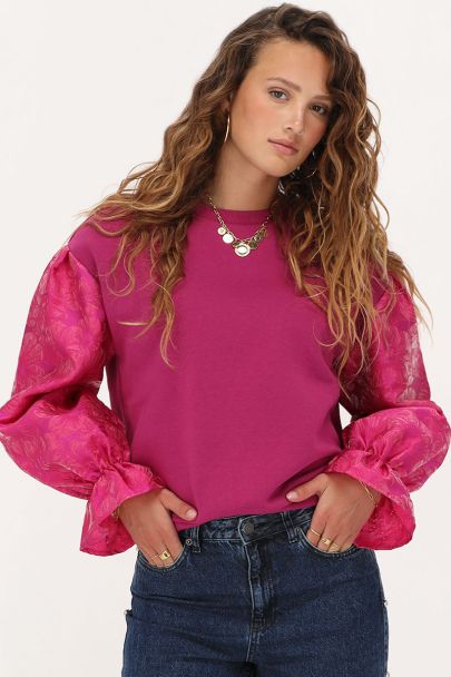 Roze sweater met jacquard mouwen