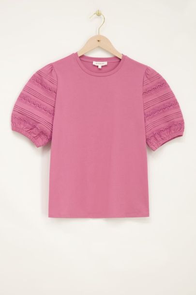T-shirt rose plissé et détails ajourés