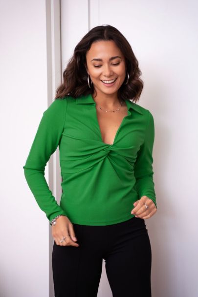 Groene top met kraag & knoop detail