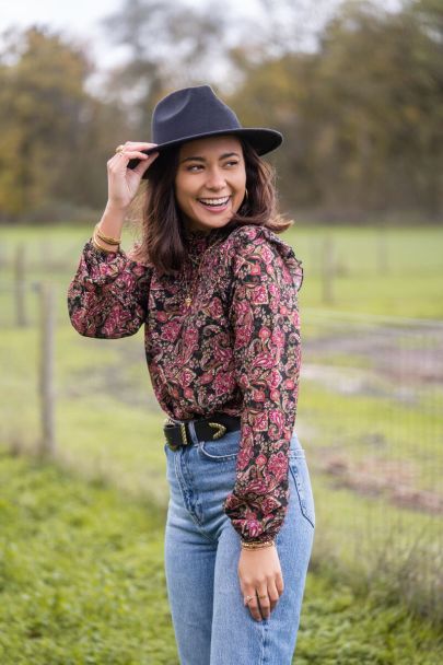 Zwarte blouse met gekleurde paisley print & smock