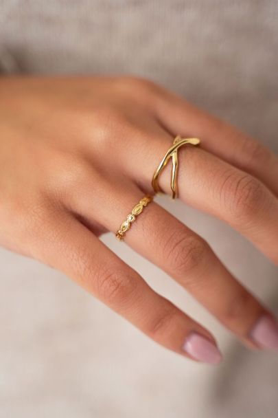 Structured overlapping ring