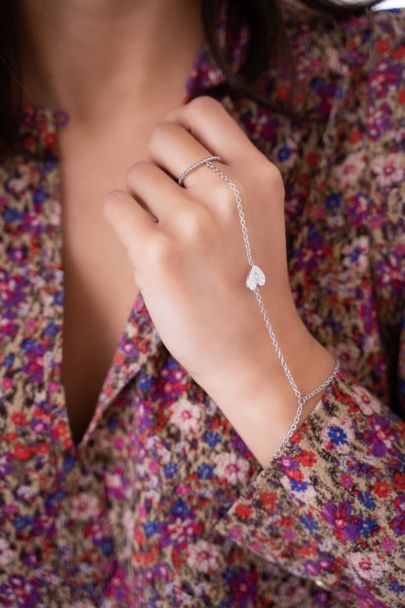 Bracelet with hoop and rhinestone heart