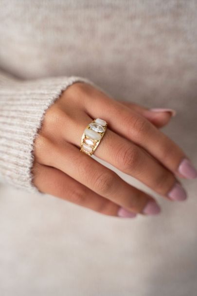 Souvenir coloured stone ring