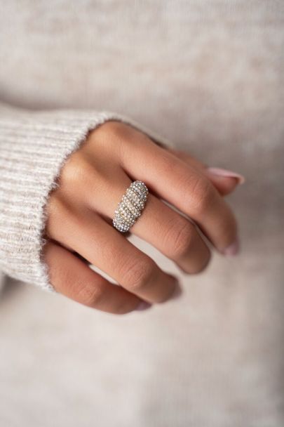 Starmood ring with transparent stones