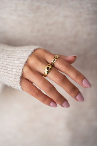 Wide ring with links