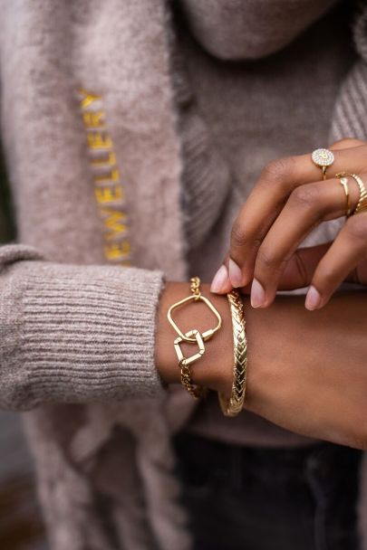Iconic chain bracelet with open clasp