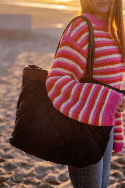 Schwarzer Puffer-Shopper