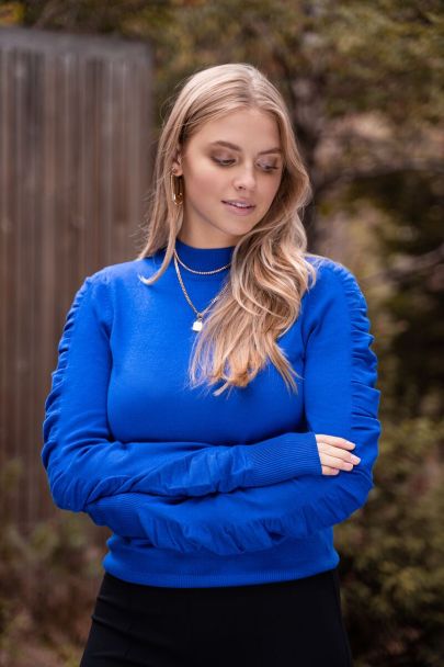 Blauwe trui met mouw detail