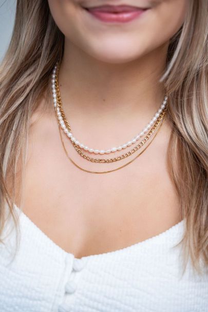 Dreifache Halskette mit Perlen