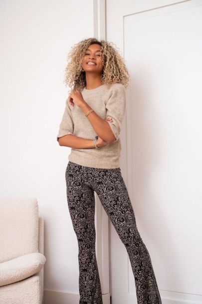 Zwarte flared broek met witte barok print