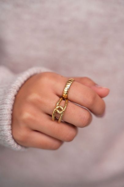 Iconic rope knot ring 